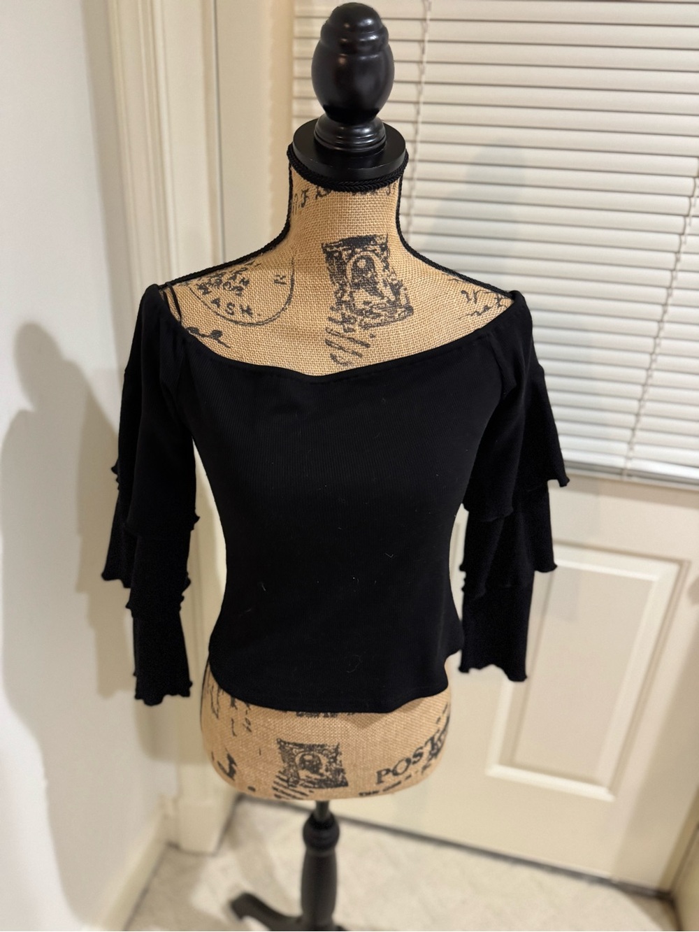 ALOT Black Ribbed cotton Top cropped